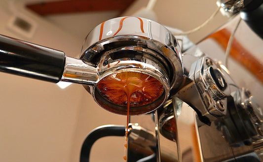 コーヒー原液とは?正式名称と用途別の違い——そして「生エスプレッソ」という、もう一つの選択